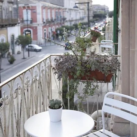Nostos & Bed & Breakfast Syracuse